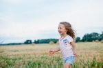 Stebėkite, kaip vaikas išmoksta naudotis šaukštu